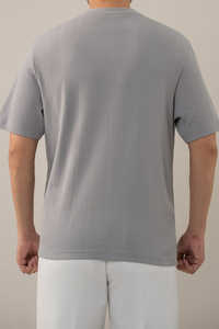 Camiseta de Doble Capa para Hombre con Logotipo Personalizado, Mejor Precio, Camiseta Gris Claro a Rayas con Cuello Redondo, Camisetas Grises al Por Mayor - Product Image 2