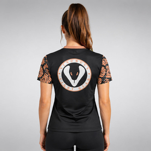 เสื้อยืดแขนสั้นสีดำ Venomous Fight Gear พิมพ์ลายผีเสื้อที่ด้านหลัง แห้งเร็ว ทรงสปอร์ต ชุดกีฬาสำหรับผู้ชายและผู้หญิง - Product Image 2
