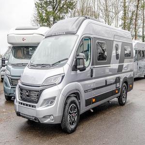 Autocaravana de Lujo Color Rosa con Motor Alemán, Material de Caravana de Aluminio, Camas Individuales Fijas y Confortables para Aventuras de Viaje - Product Image 5