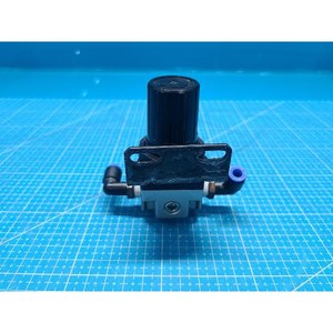 Régulateur d'air comprimé SMC AR2000-02BG, utilisé comme pièce détachée pour équipement semi-conducteur Legacy - Product Image 3