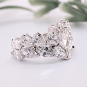 Anillo de compromiso, aniversario y boda de oro blanco con diamantes de laboratorio talla marquesa y pera, banda curva, diseño en V, chevron y múltiples filas. - Product Image 2