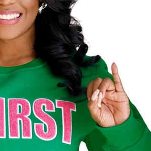 เสื้อสเวตเชิ้ตผ้าฟลีซคอกลมพรีเมียมปักลายตัวอักษรกรีกสำหรับผู้หญิง รุ่น PHIRST สำหรับฤดูหนาว - Product Image 3