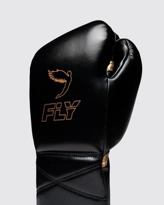 Dernier modèle de gants de boxe en cuir véritable noir et or avec logo personnalisé, gants de compétition professionnels de Muay Thai. - Product Image 3