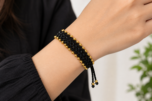 Pulsera de Macramé Trenzada Negra con Cuentas Doradas, Brazalete Tejido a Mano Ajustable Vintage para Mujeres y Hombres, para Fiestas y Eventos - Product Image 4