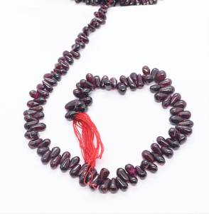 Cuentas de Granate Rojo Natural de Hyderabad AAA, Forma de Lágrima Lisa, Briolette de 4x6 MM, Cuentas de Granate Rojo Liso de 12 Pulgadas - Product Image 1