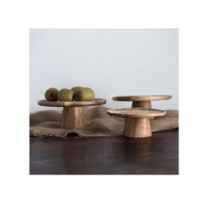 Plateau à dessert en bois naturel rustique pour gâteaux, pâtisseries et présentations de table de fête - Product Image 4