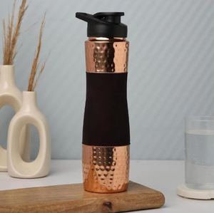Bouteille d'eau en cuivre avec bec verseur, capacité de 1000 ml, personnalisable, grande capacité portable pour les bienfaits ayurvédiques, cerise foncée - Product Image 1