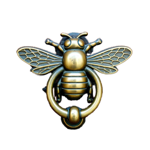 Elegante aldaba de puerta de abeja de miel de latón Diseño único de ganchos y rieles de decoración para el hogar - Product Image 1