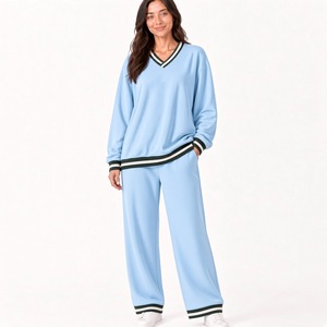 Ensemble de survêtement décontracté en molleton doux, pull oversize à col en V et pantalon large, personnalisable - Product Image 1