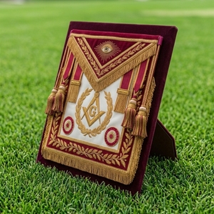Insignia Masónica Personalizada de Cuero Marrón de Lujo con Flecos Dorados y Cuello Bordado - Product Image 4
