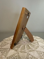 Cadre photo en bois fait main, motif treillis marocain sculpté, support photo rustique pour table, bureau ou décoration murale, vitrine artistique