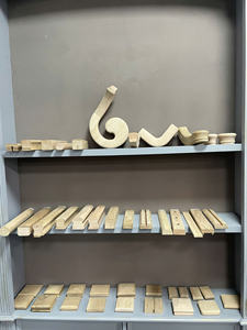 จัดส่งรวดเร็ว ปรับแต่งได้ ราวจับไม้โอ๊คแดง ชิ้นส่วนบันไดแบบเปลี่ยนโฉม สำหรับบันไดทุกประเภท ระเบียง - Product Image 4