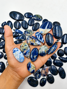 Cabujón de Sodalita Natural |   Piedras Preciosas Sueltas de Sodalita Azul, Pulimentadas, en Forma Ovalada y de Pera |   Piedras para la Fabricación de Joyería al por Mayor - Product Image 1