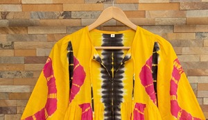 Blusa de encaje de algodón 100% con teñido anudado para mujer, cuello en V, manga globo, borlas, estilo bohemio, ajuste holgado, transpirable, ideal para Navidad - Product Image 1