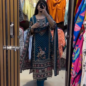 Ensemble TOP PENT en soie chino imprimée avec broderie miroir et bordure en dentelle à pièces - Product Image 4