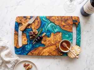Planche à découper de luxe en bois d'acacia et résine époxy, fabriquée à la main, pour la cuisine, le service et la préparation des aliments - Product Image 5
