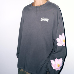 เสื้อยืดแขนยาวผู้หญิงแบบกำหนดเอง ผ้าฝ้ายพรีเมียม ระบายอากาศได้ดี เสื้อยืดลำลองพื้นฐานสำหรับผู้หญิง ผู้ผลิต OEM ขายส่ง - Product Image 1