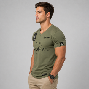 Camiseta de Cuello en V para Hombre Fly Humble, Color Verde Oliva, Manga Corta, Corte Ajustado, Transpirable, de Algodón, Informal, con Estampado 'Stay Positive', OEM - Product Image 2