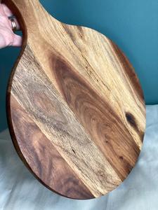 Planche à découper en bois d'acacia, design rond en forme de pagaie, épaisse, durable, sûre pour les couteaux, idéale pour couper, servir et décorer la cuisine de manière rustique - Product Image 5
