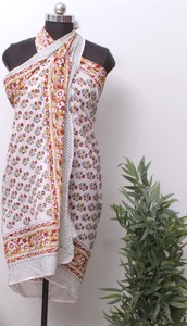 Women Cotton Beach Wrap Floral Print Pareo Lightweight Summer Cover Up Scarf for Travel and Resort Wear sarongs. - Product Image 3