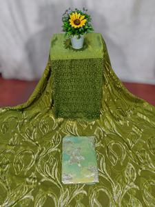 La tradition intemporelle : Nouveau tissu Fransawi Dirac avec motif floral en viscose pour robes d'occasions spéciales. - Product Image 2