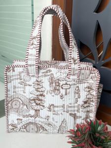 Sac fourre-tout en coton réutilisable à imprimé floral fait main, élégant et tendance pour femme, sac à bandoulière matelassé et lavable pour le shopping - Product Image 3
