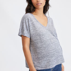 T-shirt pour homme à coupe classique, logo brodé personnalisé sur le devant, col en V court élégant, manches courtes, tissu tricoté respirant, formel - Product Image 3