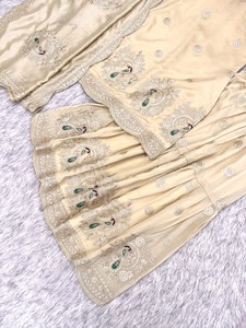 Conjunto de Kurti y Palazzo para Mujer, con Bordado Único y Lentejuelas, Compra Directa del Proveedor al Precio Más Bajo, a la Moda - Product Image 5