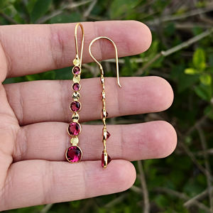 Boucles d'oreilles pendantes longues pour femmes, plaquées or 18 carats, serties de rubis, quartz et pierres précieuses multiples, avec monture en clos. - Product Image 3