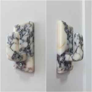 Porte-manteau mural Art Déco en marbre naturel éco-responsable, fabriqué à la main par TCE, accessoire mural haut de gamme pour la maison, l'hôtel et la vente au détail - Product Image 2