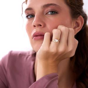 Modern Timeless Design 1 Carat Pear Shaped Lab Grown Diamond Curved <b>Solitaire</b> Engagement <b>Ring</b> 14K Gold Elegant - Product Image 2