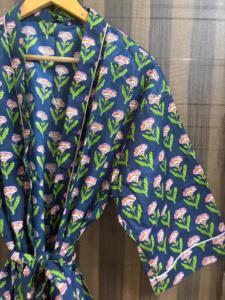 Bata Kimono de Algodón Azul Marino con Estampado Floral para Mujer, Hecha a Mano, con Cuello en V y Cierre con Cordón, Transpirable - Product Image 5