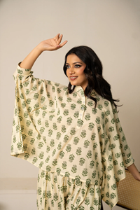 Ensemble de vêtements de détente en coton à motifs floraux pour femmes, deux pièces, coupe décontractée, haut et pantalon |   Vêtements de maison confortables, tenue décontractée d'été - Product Image 3