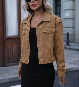 Chaqueta Varsity de Mezclilla Color Bronceado para Mujer, Marca TRIBON SPORTS, Manga Larga, Cuello Camisero, Lavada, con Parche de Leopardo, Color Sólido, Corte Regular - Product Image 5