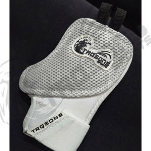 Protector de Mano para Bate de Béisbol TRQSONS, Personalizable, Duradero y Ligero, con Protección Acolchada de EVA Rígida para Uso Profesional - Product Image 3