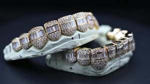 Grillz Híbridos Bust Down de Fábrica, con Moissanita VVS talla Baguette y Redonda, estilo Iced Out, en Plata de Ley 925 y Oro Sólido de 10K, Dientes Personalizados, Venta al por Mayor - Product Image 2
