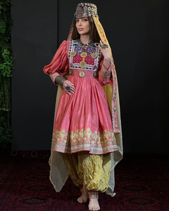 Hermoso Vestido Tradicional Afgano Kuchi, Mangas Largas Oscuras, Bordado Multicolor Detallado en el Pecho, Vestido Afgano Kuchi con Monedas - Product Image 6