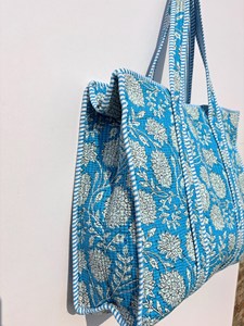 กระเป๋าผ้าฝ้ายสีฟ้าพรีเมียมพร้อมลายพิมพ์ดอกไม้สไตล์โบฮีเมียนฤดูร้อนแบบสบายๆ กระเป๋าถือซิปสำหรับเดินทางช้อปปิ้งสำหรับผู้หญิง - Product Image 2