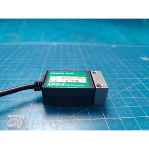 Válvula Solenoide Piloto CKD PWS-V01 Usada Como Pieza de Repuesto para Equipos Legacy Semiconductor - Product Image 1