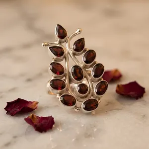 Anillo de Plata de Ley 925 con Granate Rojo, Diseño de Racimo Hecho a Mano, Engaste de Bisel, Estilo Vintage, Anillo de Cóctel con Hoja de Planta - Product Image 2