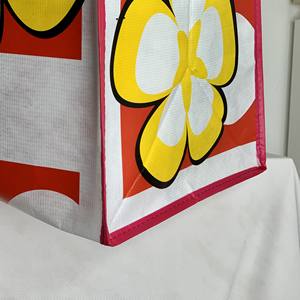 กระเป๋า PET รีไซเคิลแบบไม่ทอสั่งทำได้ตามต้องการ พร้อมสายรัด PP  กระเป๋าพลาสติก RPET แบบใช้งานได้จริง ผลิตจากโรงงานในเวียดนาม ขายส่ง - Product Image 5