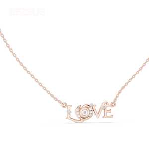 Colgante de diamante cultivado en laboratorio con letras 'LOVE' radiantes, con cadena y dije romántico de alfabeto en oro amarillo macizo, de alta joyería. - Product Image 2