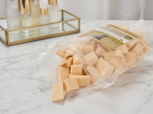[K-ESSENTIALS] ฟองน้ำแต่งหน้ารูปสามเหลี่ยมแบบแม่นยำ สีเบจ นุ่ม ใช้สำหรับรองพื้นและเครื่องสำอาง - Product Image 2