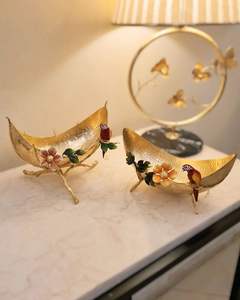 Bandeja de Servir de Latón con Acabado Antiguo Tradicional y Grabado Detallado - Product Image 4