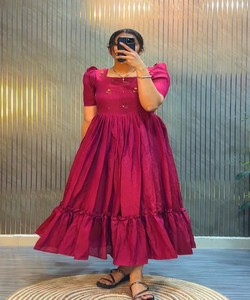 ชุดเดรสปักมือแฟนซี NC VICHITRA แบบมิดิ สวมใส่ได้ทุกวัน ราคาขายส่ง เสื้อผ้าชาติพันธุ์ สีชมพู - Product Image 1