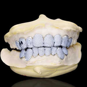 Joyería de Lujo Personalizada: Grillz Hip Hop con Letras, Micro Pavé de Moissanita y Acabado Plateado para Hombres - Product Image 1