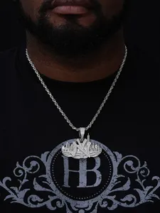 Pendentif Charme Tishya Diamant Moissanite pour Femme, Hip Hop New York NYC Skyline, Coupe Brillante, Effet Glacé, en Argent 925 Véritable Plaqué Or, 40g - Product Image 3