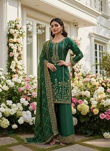 Ensemble Kurta traditionnel indien pakistanais vert pour femmes avec dupatta, tenue ethnique en soie longue, coupe régulière, toutes saisons - Product Image 2