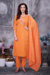 Conjunto de Kurti de Seda Romana de Lujo con Bordado, Pantalón a Juego y Dupatta de Maslin |   Fabricante de Ropa B2B - Product Image 1