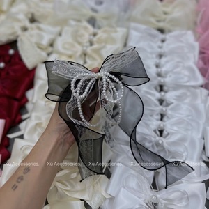 เครื่องประดับผม โบว์ผ้าออร์แกนซ่าขนาด 18*27 ซม. สำหรับผู้หญิง ประดับด้วยลูกไม้และสายไข่มุก จากเวียดนาม เหมาะสำหรับงานปาร์ตี้ - Product Image 4